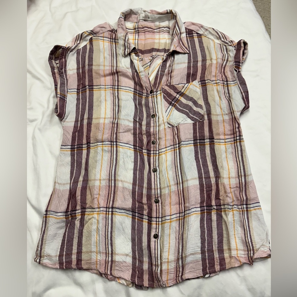 Maunces  sleeveless button down blouse size L
